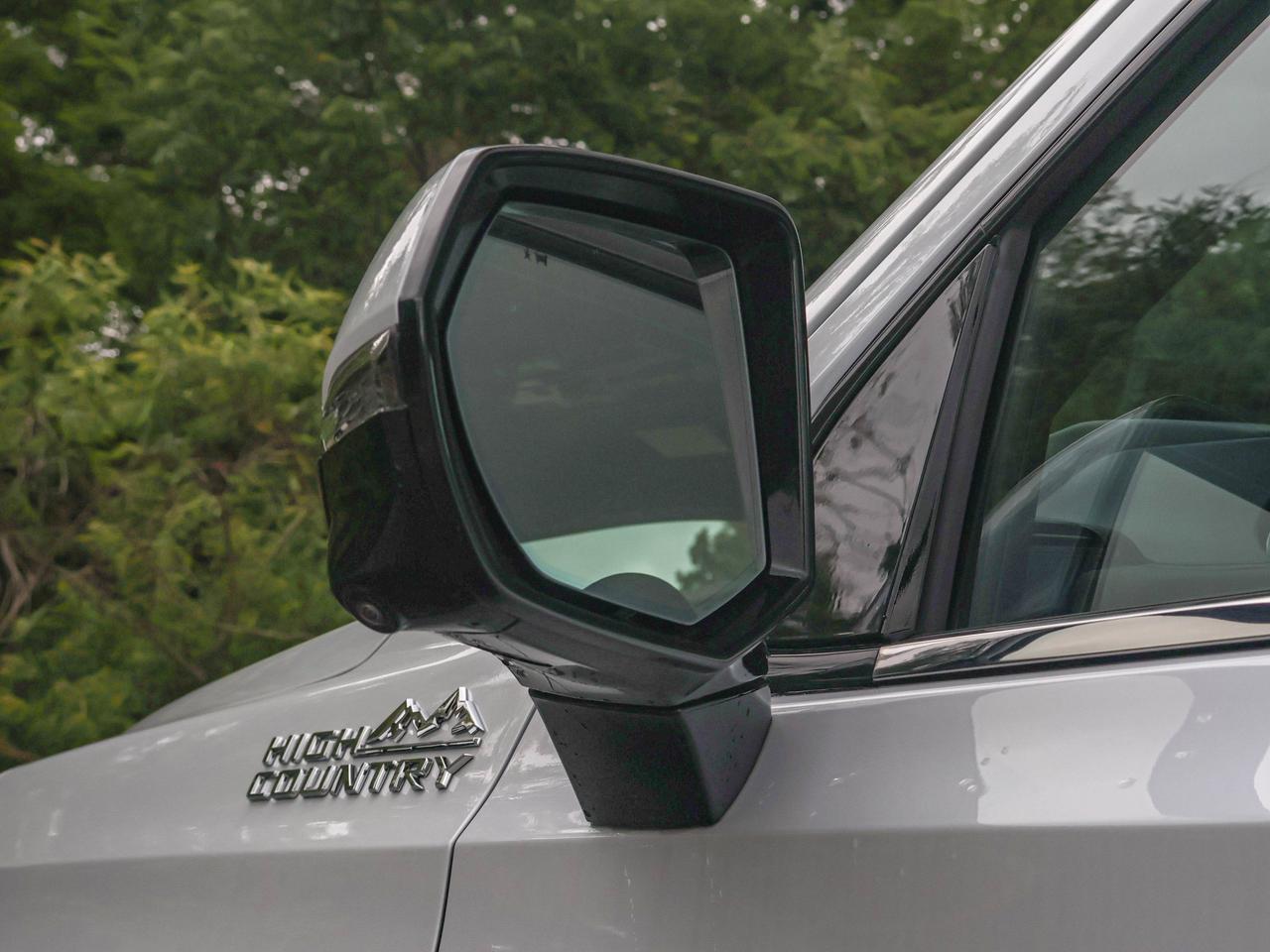 2026 Chevrolet Suburban High Country Photo