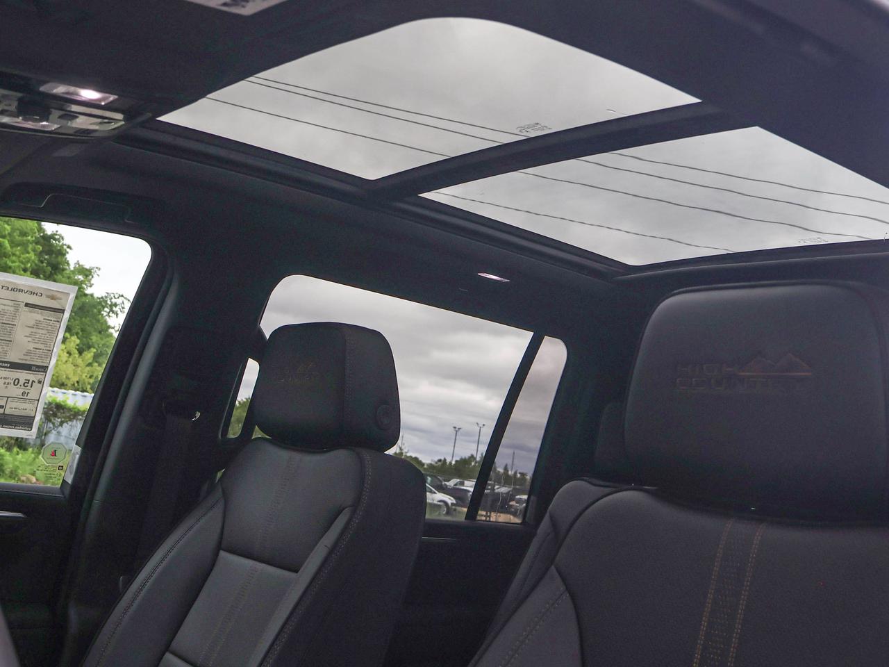 2026 Chevrolet Suburban High Country Photo