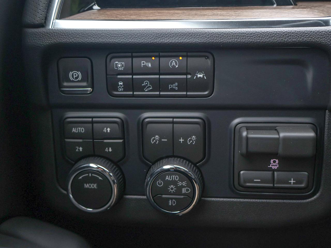 2026 Chevrolet Suburban High Country Photo