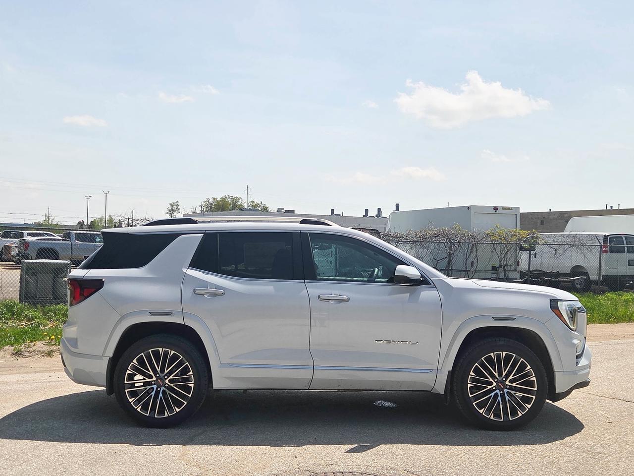 2026 GMC Terrain AWD Denali Photo2