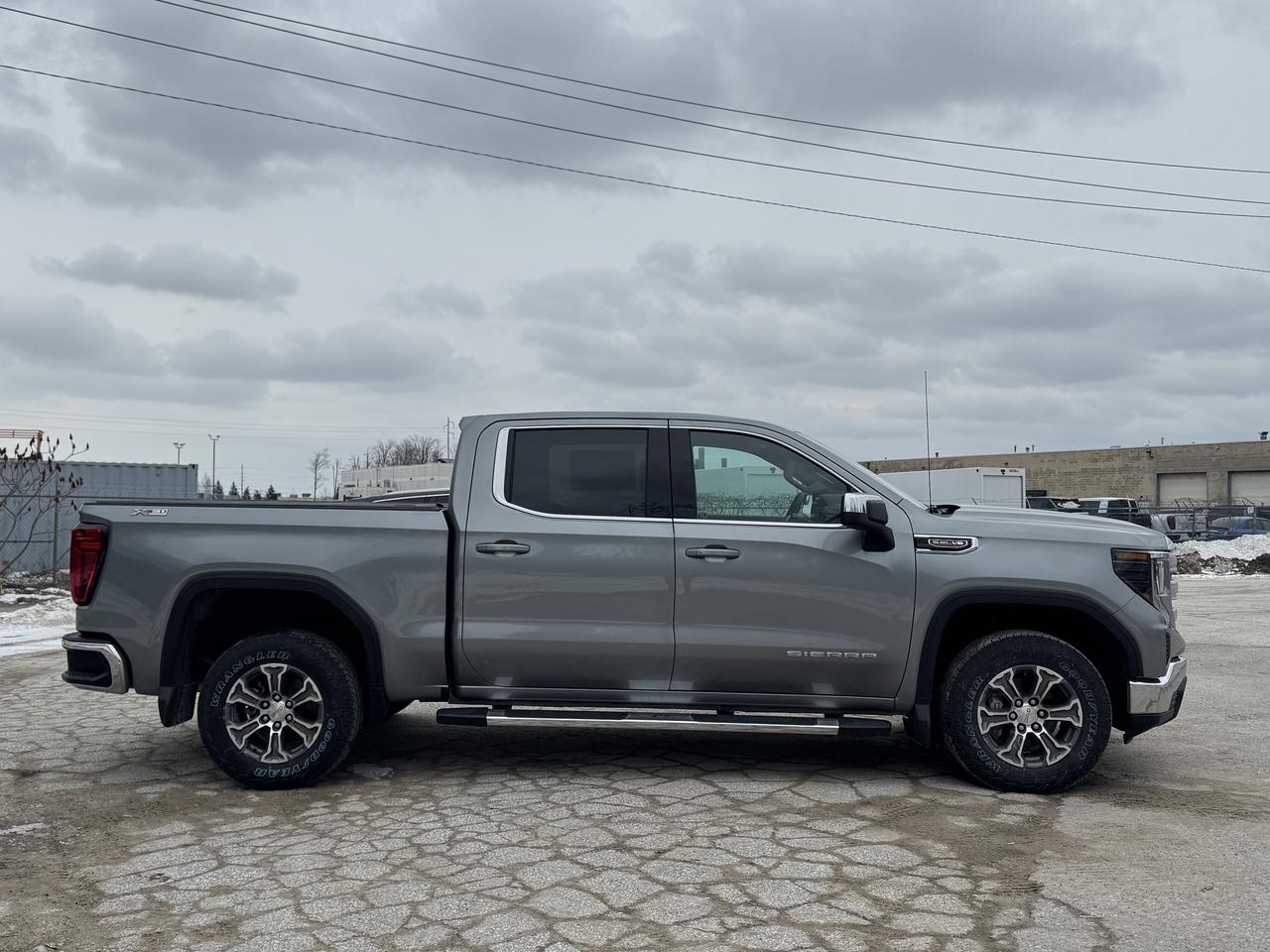 2026 GMC Sierra 1500 SLE Photo4