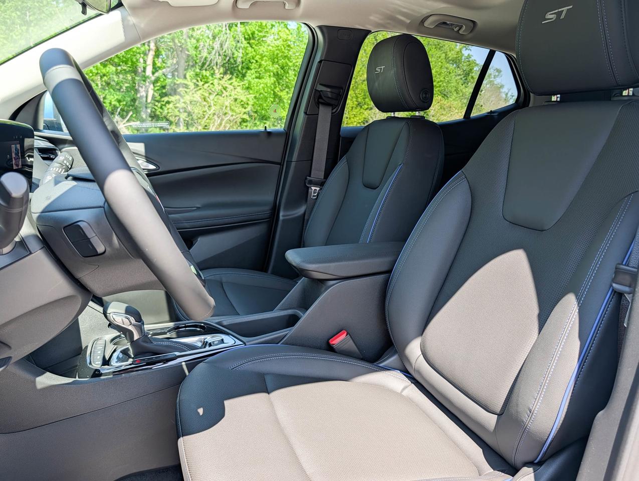2026 Buick Encore GX Sport Touring Photo