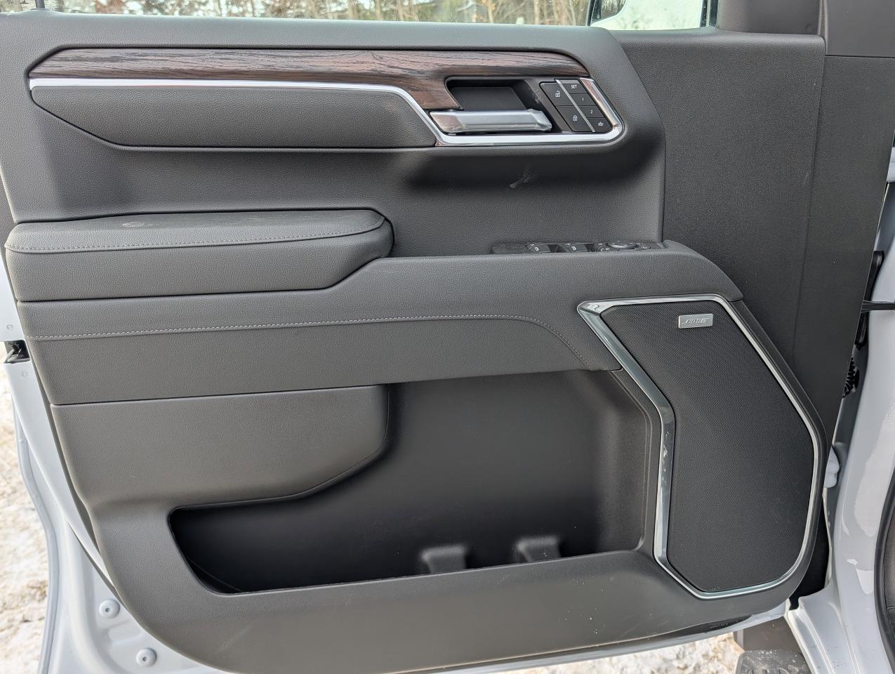 2026 GMC Sierra 1500 SLT Photo