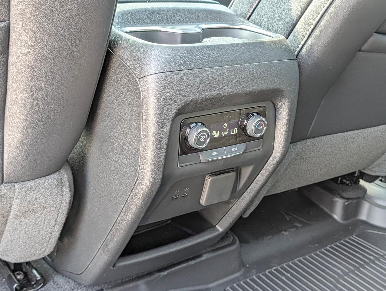 2026 Chevrolet Traverse Z71 Photo