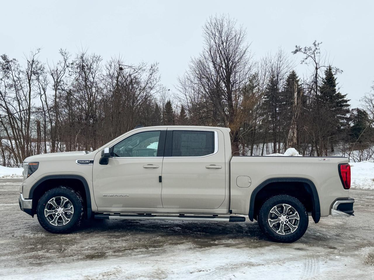 2026 GMC Sierra 1500 SLE Photo3