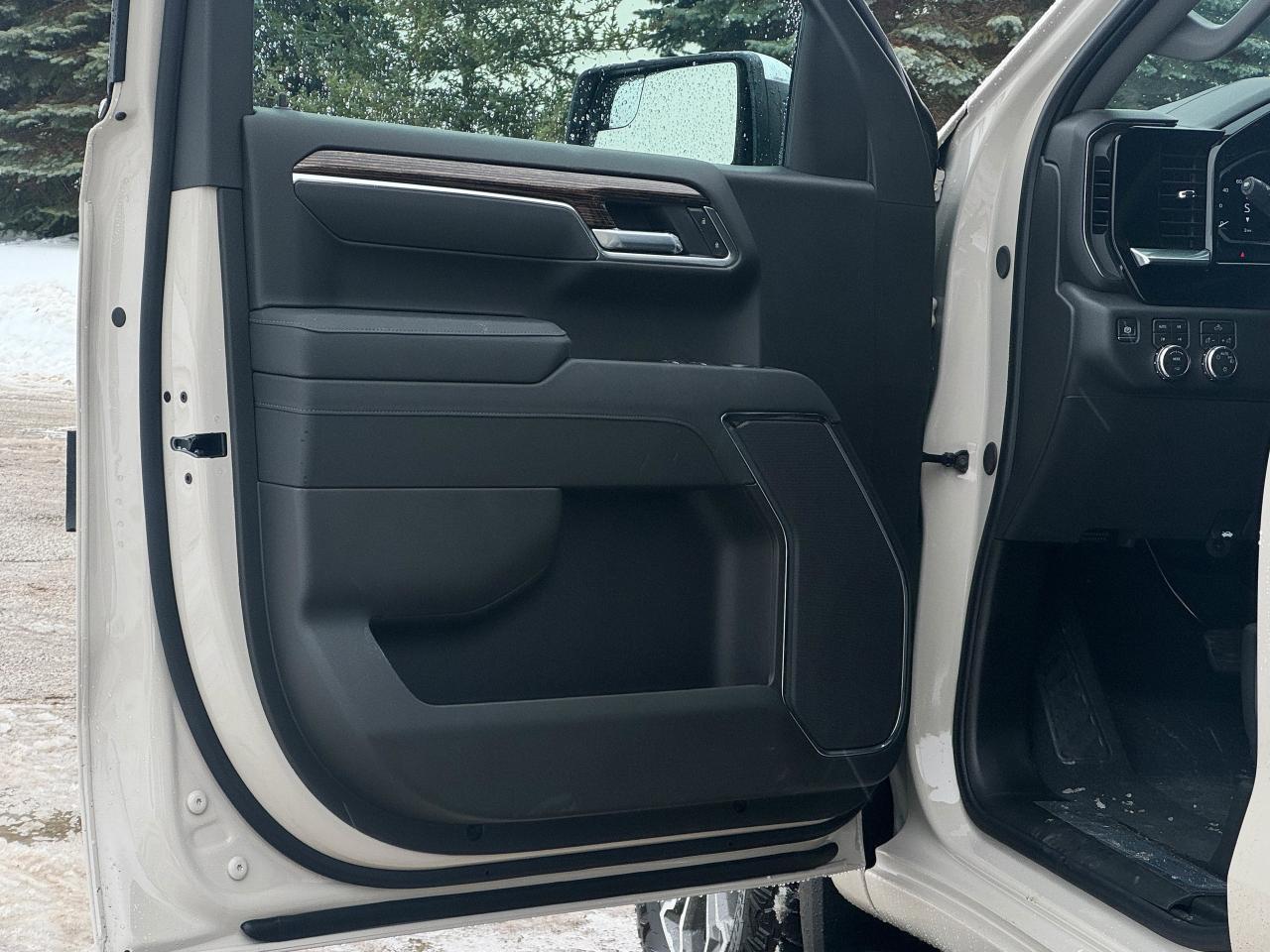 2026 GMC Sierra 1500 SLE Photo