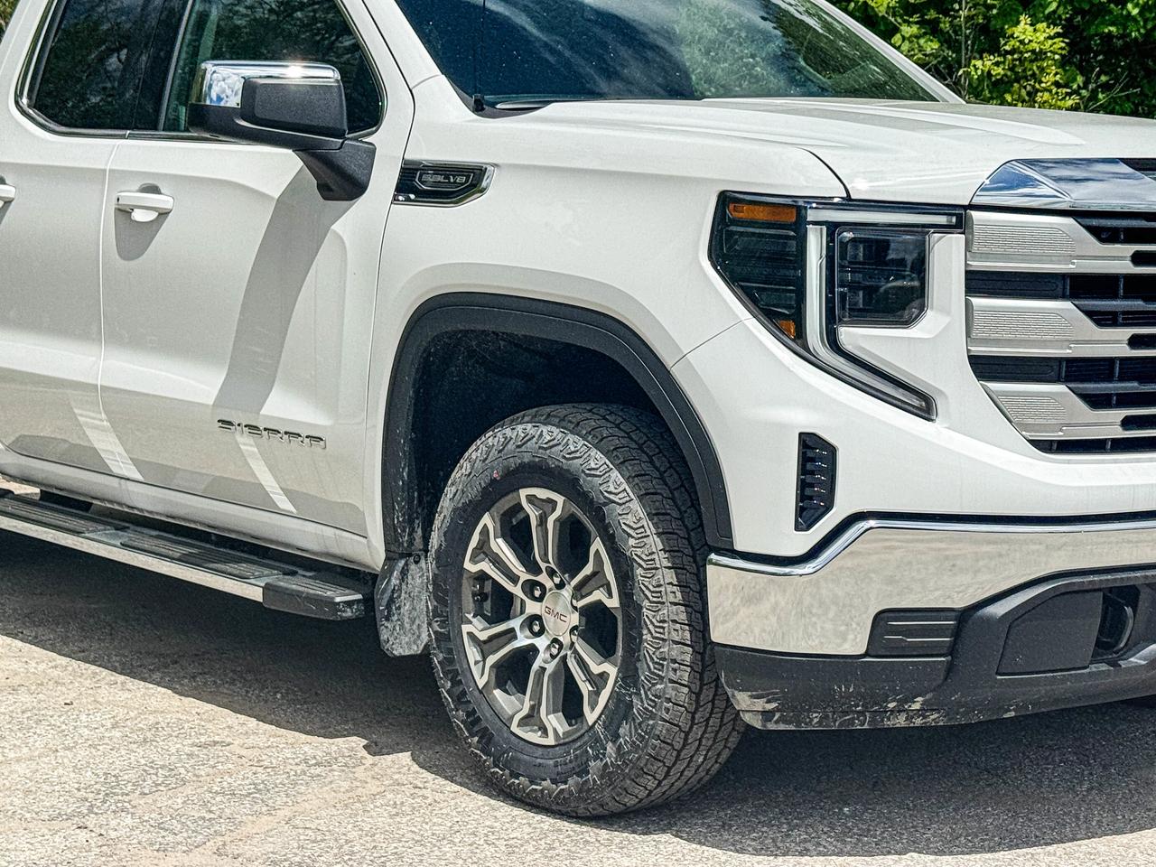 2026 GMC Sierra 1500 SLE Photo3