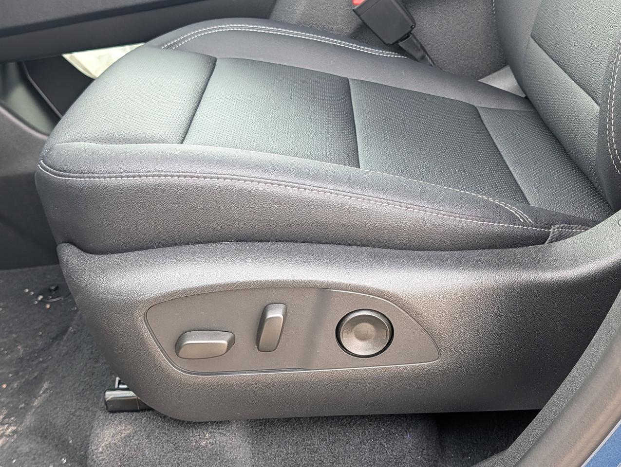 2026 Chevrolet Traverse LT Photo