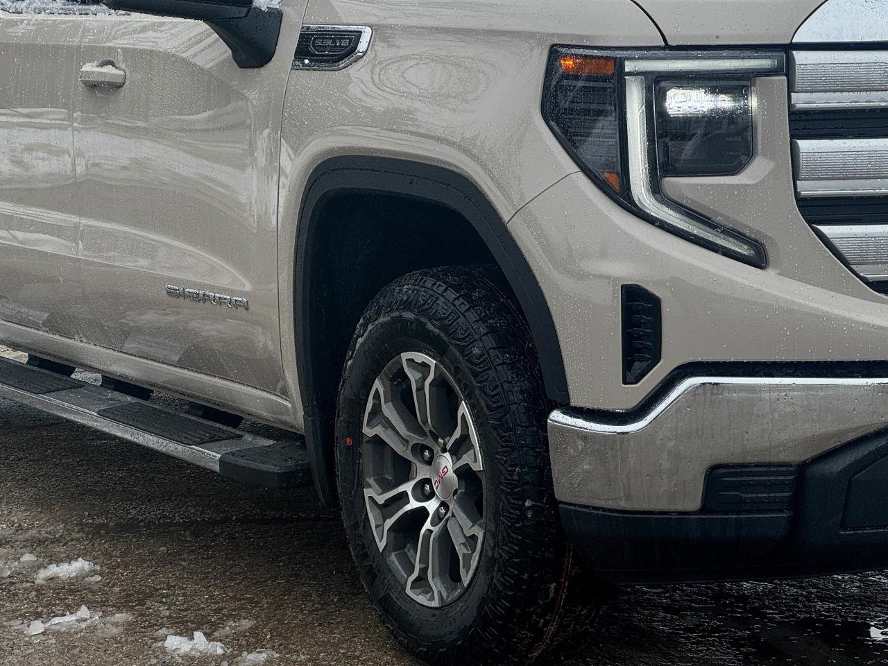 2026 GMC Sierra 1500 SLE Photo2