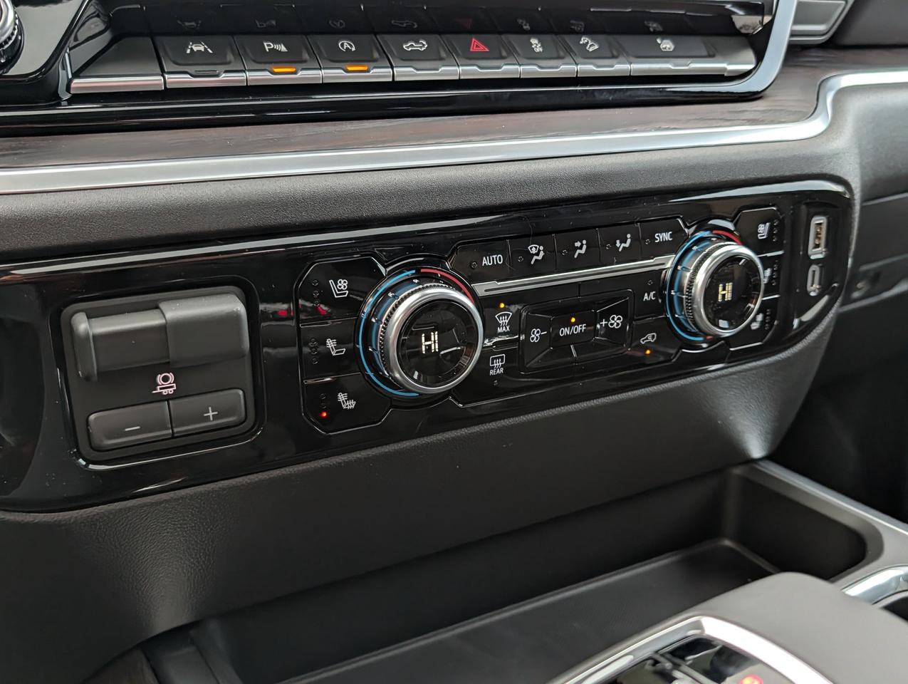 2026 GMC Sierra 1500 SLT Photo