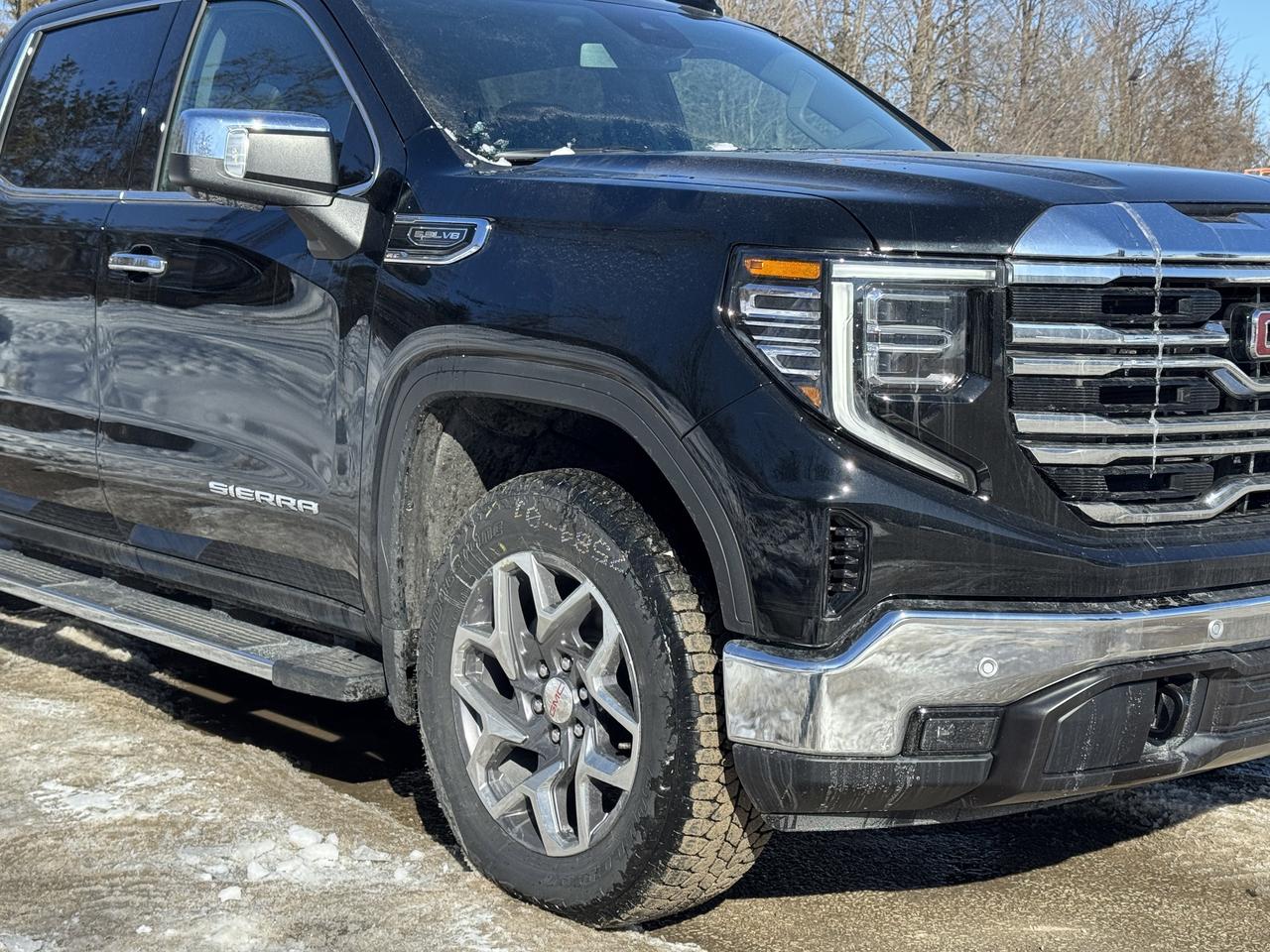 2026 GMC Sierra 1500 SLT Photo3