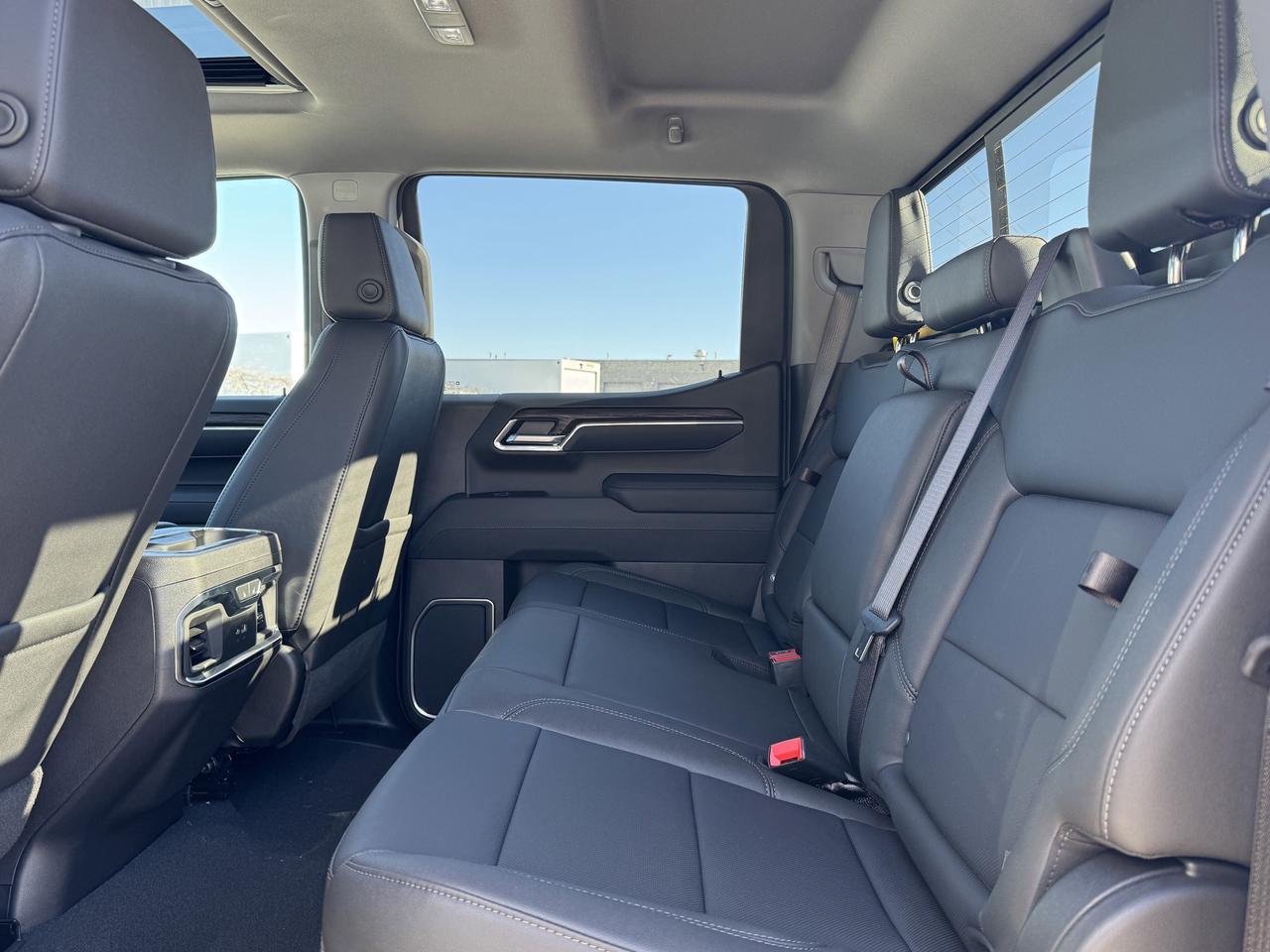 2026 GMC Sierra 1500 SLT Photo