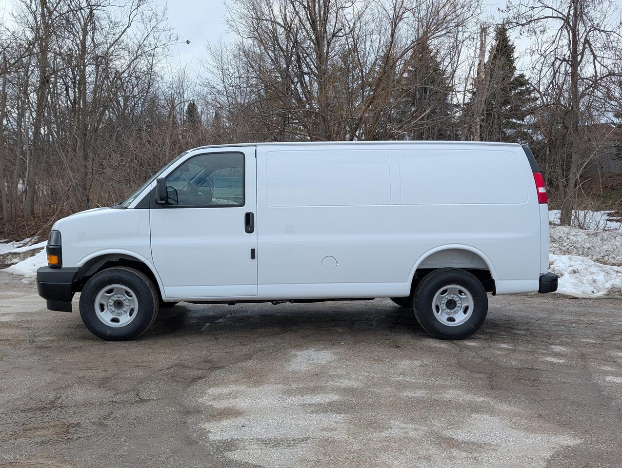 2026 Chevrolet Express Cargo Van  Photo4