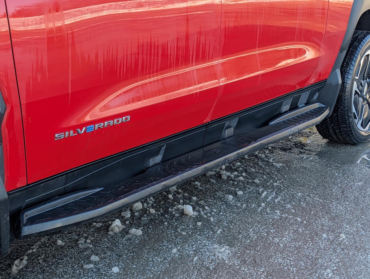 2025 Chevrolet Silverado EV Extended Range LT Photo4