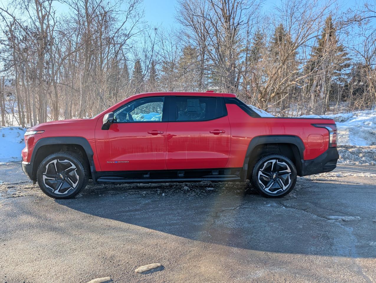 2025 Chevrolet Silverado EV Extended Range LT Photo