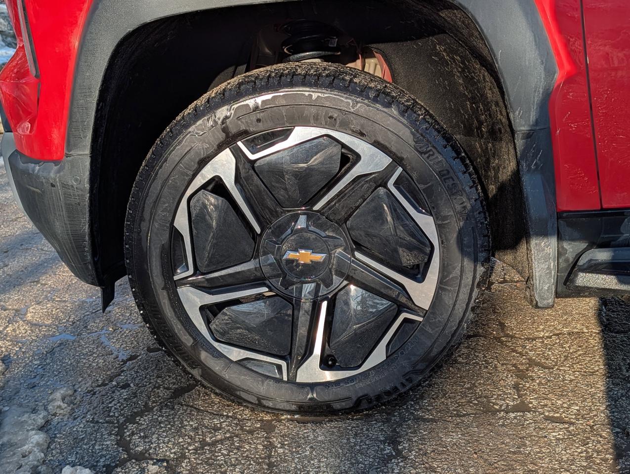 2025 Chevrolet Silverado EV Extended Range LT Photo