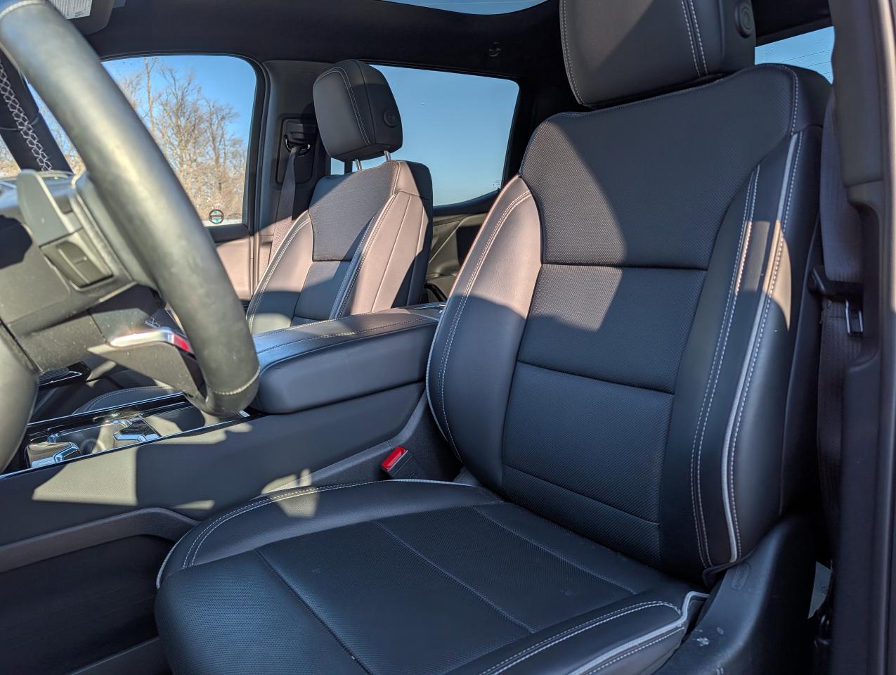 2025 Chevrolet Silverado EV Extended Range LT Photo