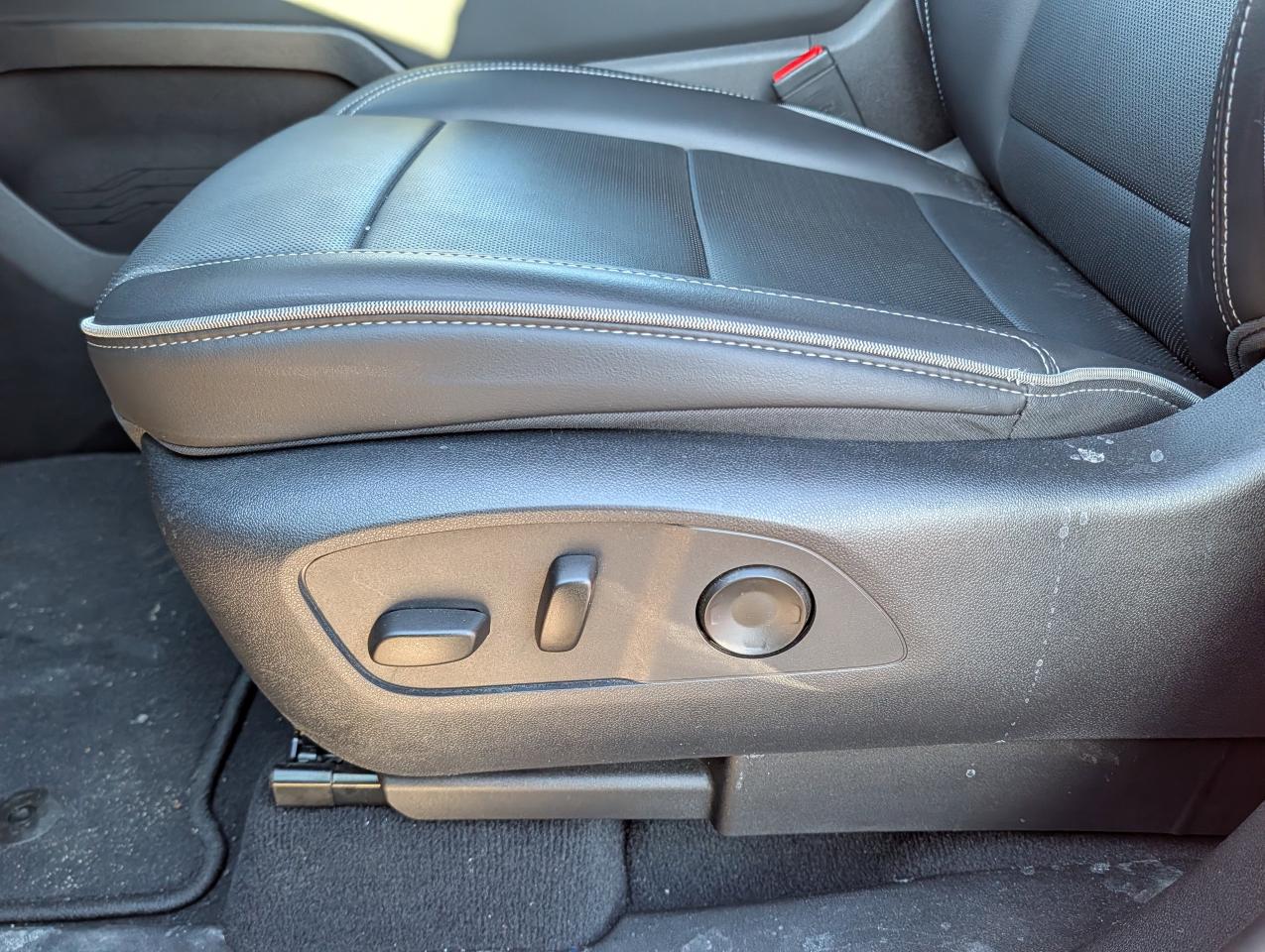 2025 Chevrolet Silverado EV Extended Range LT Photo