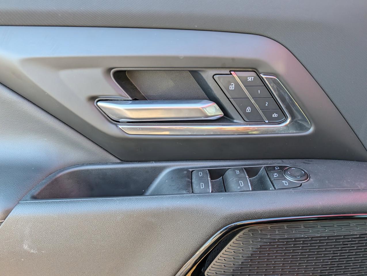 2025 Chevrolet Silverado EV Extended Range LT Photo