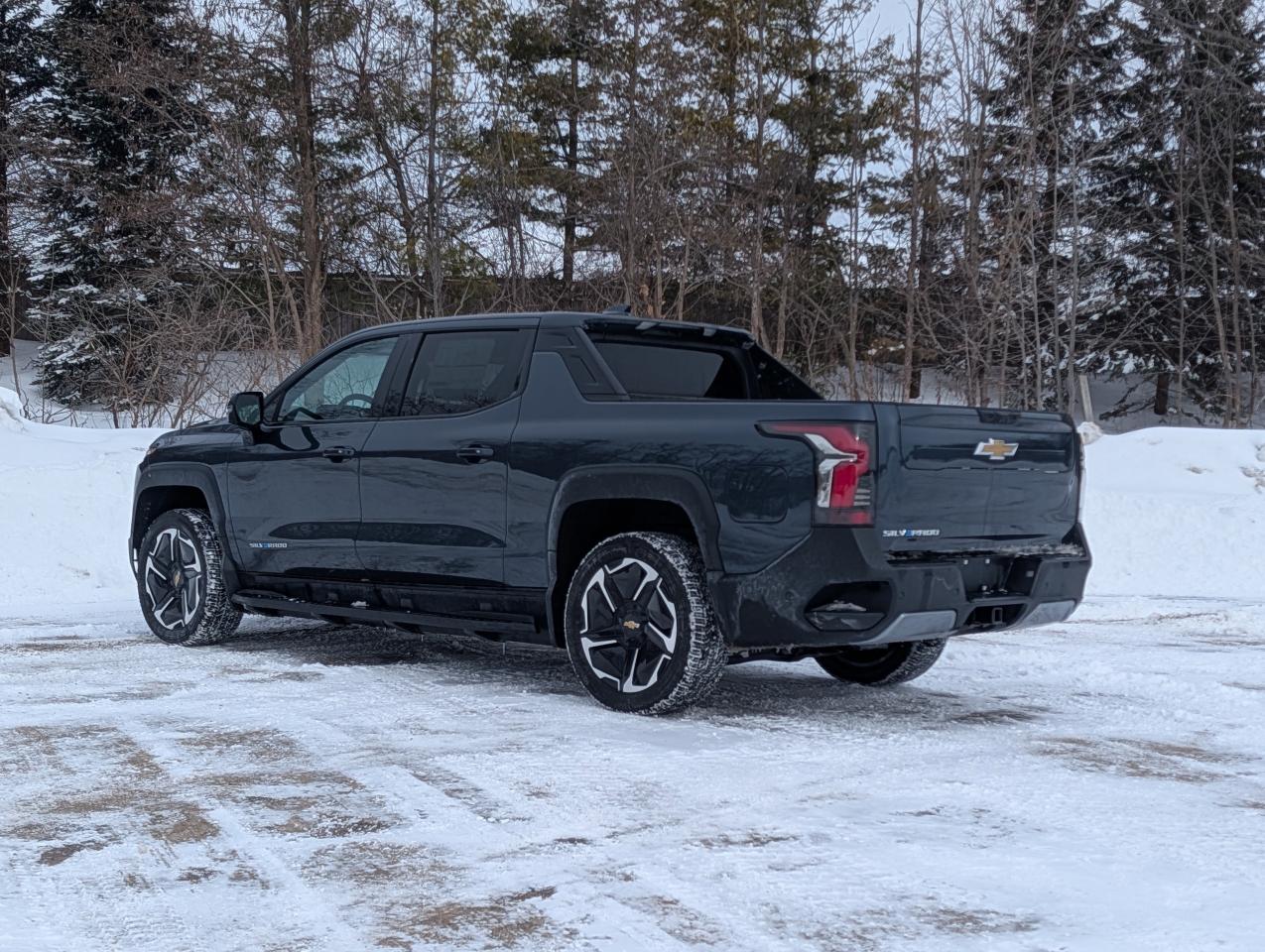 2025 Chevrolet Silverado EV Extended Range LT Photo