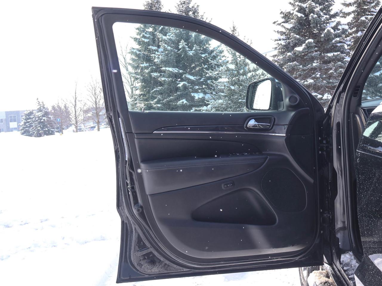 2020 Jeep Grand Cherokee Overland Photo