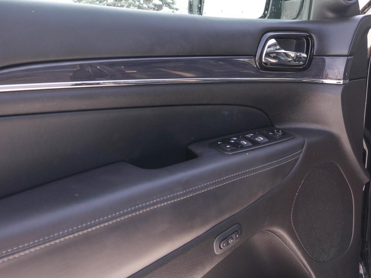 2020 Jeep Grand Cherokee Overland Photo