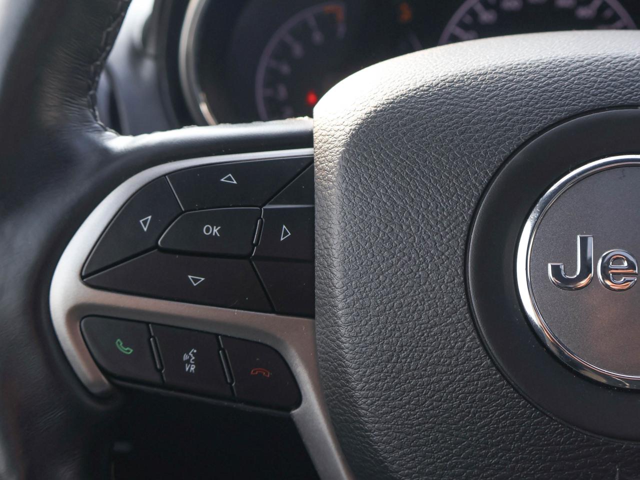 2020 Jeep Grand Cherokee Overland Photo