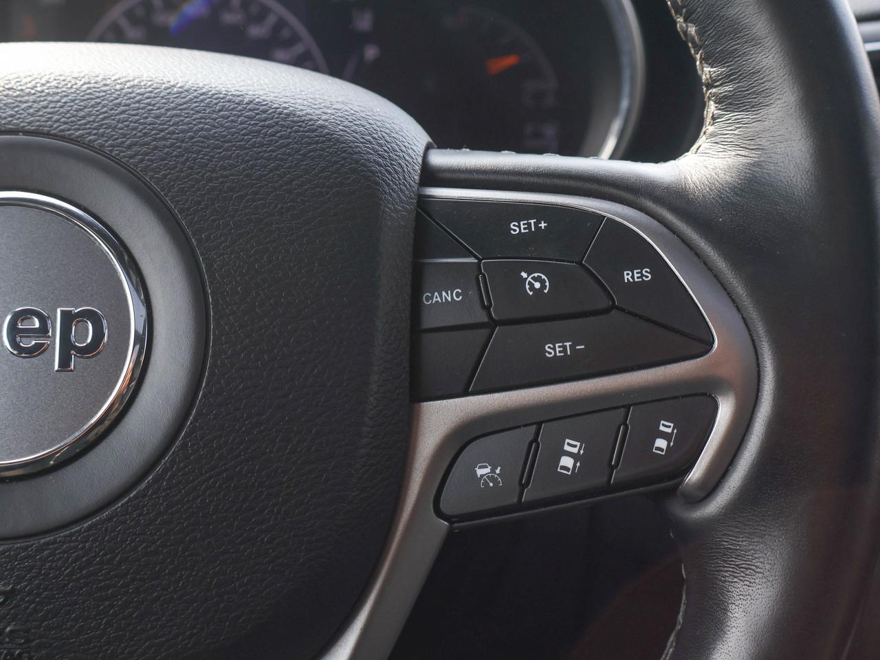 2020 Jeep Grand Cherokee Overland Photo