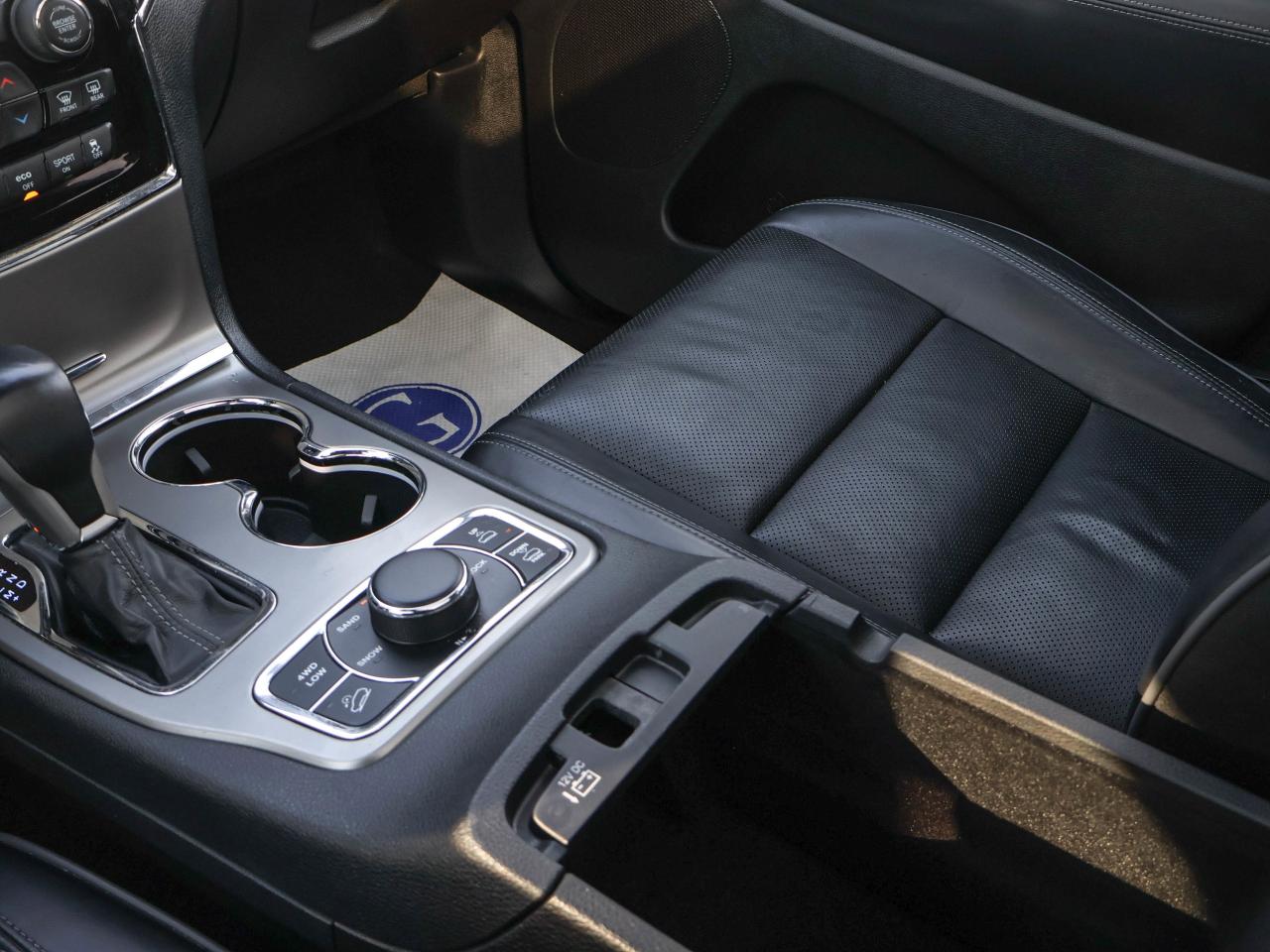 2020 Jeep Grand Cherokee Overland Photo