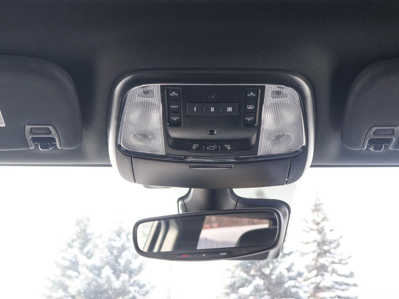 2020 Jeep Grand Cherokee Overland Photo