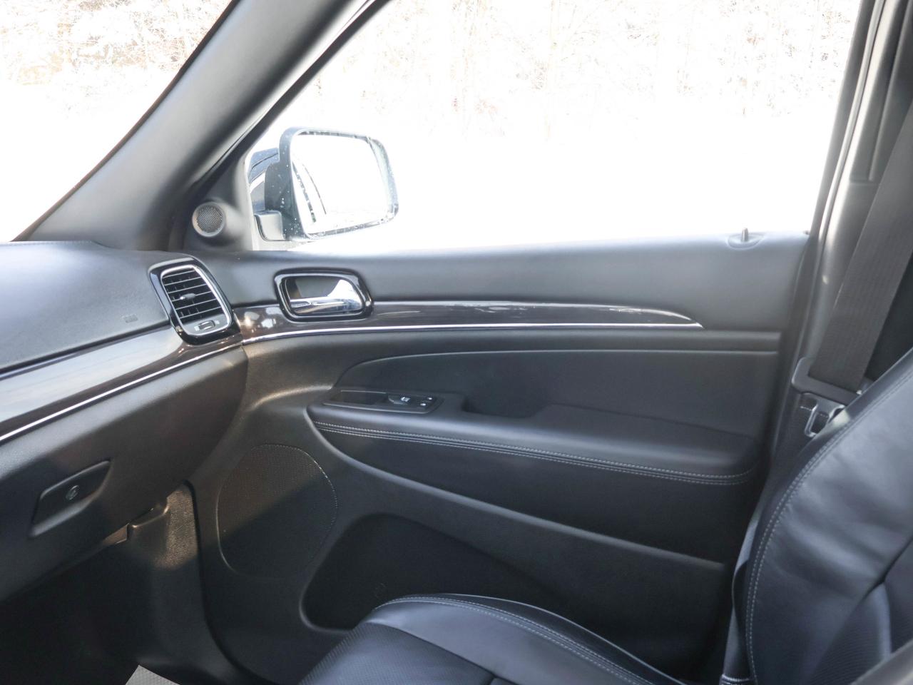 2020 Jeep Grand Cherokee Overland Photo