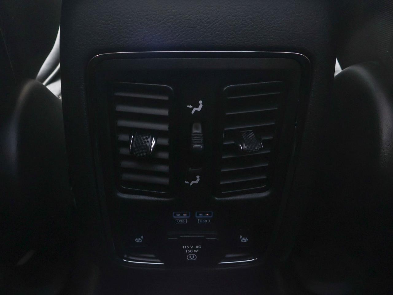 2020 Jeep Grand Cherokee Overland Photo