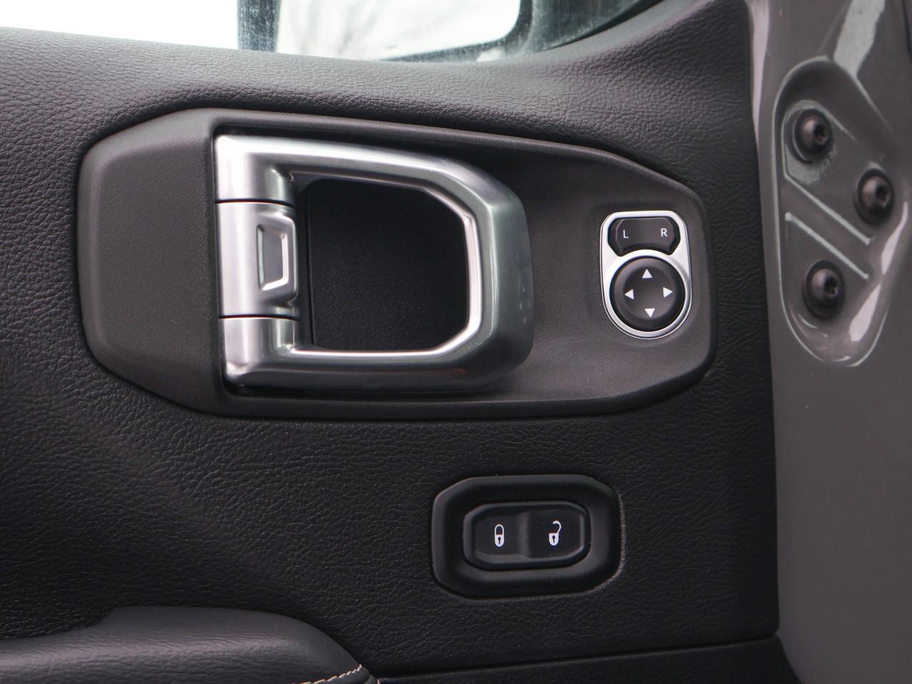 2020 Jeep Gladiator Overland Photo