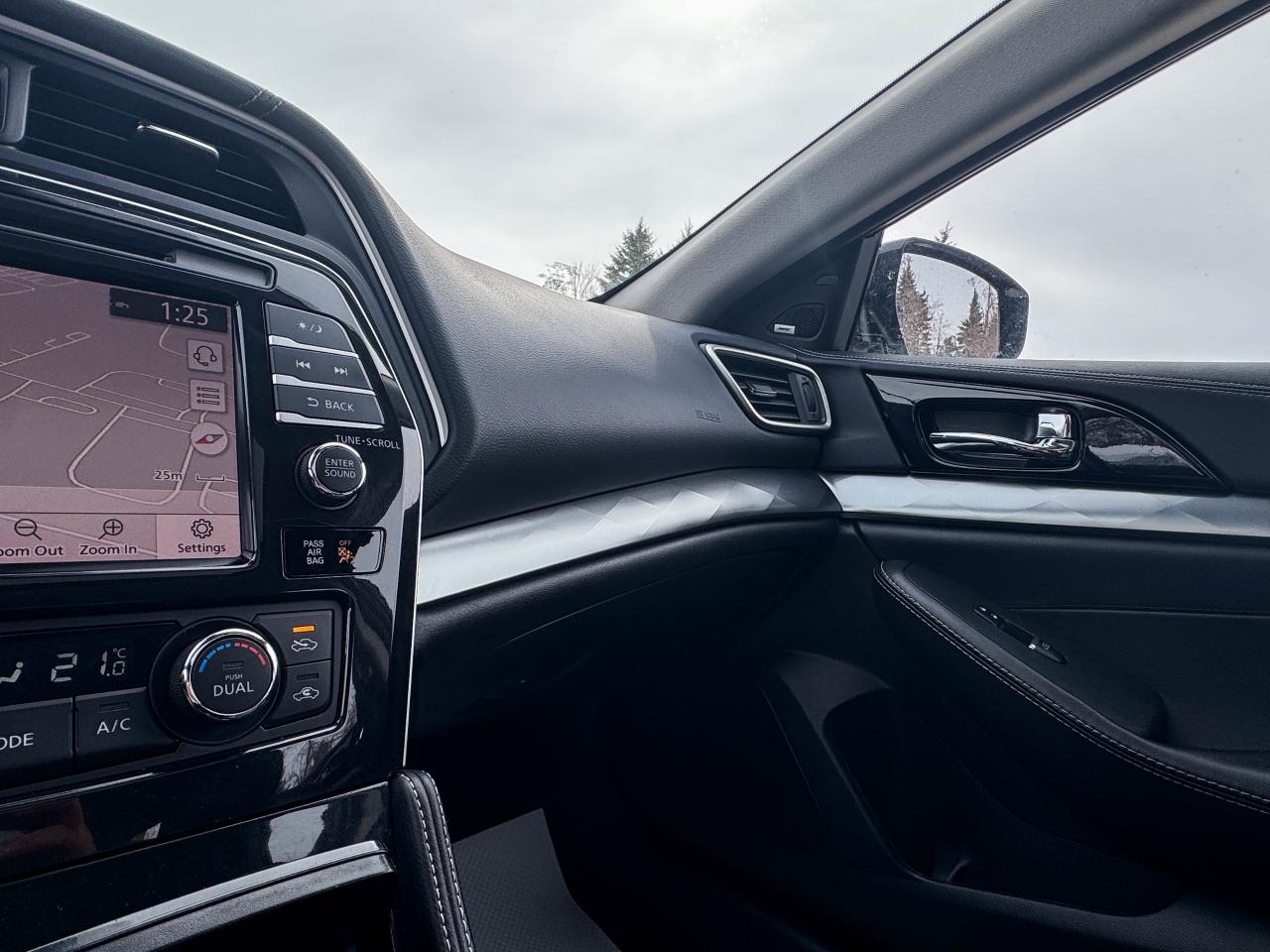 2023 Nissan Maxima SL Photo