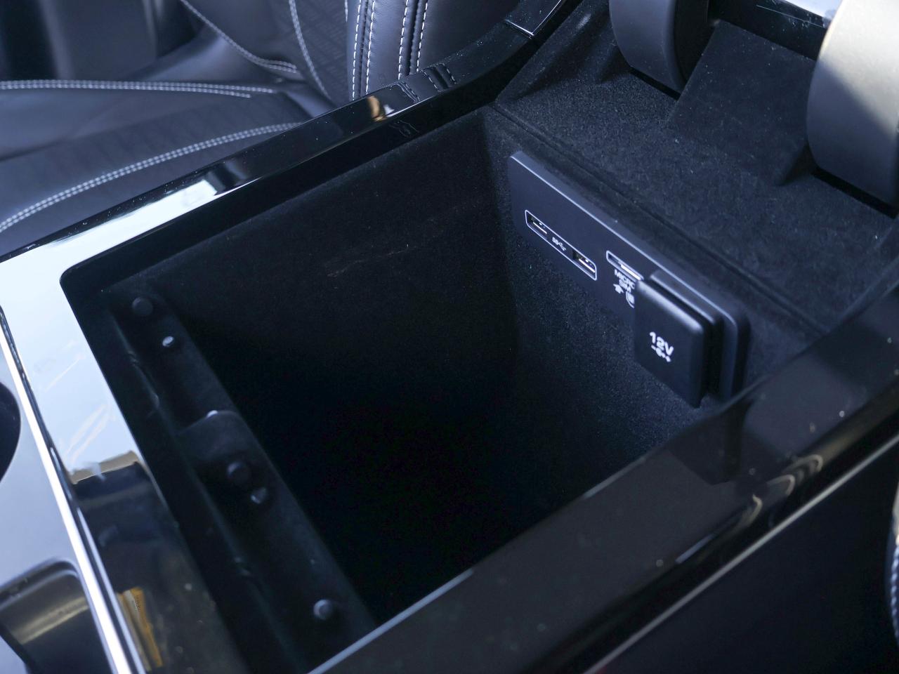 2019 Land Rover Range Rover Velar R-Dynamic HSE Photo