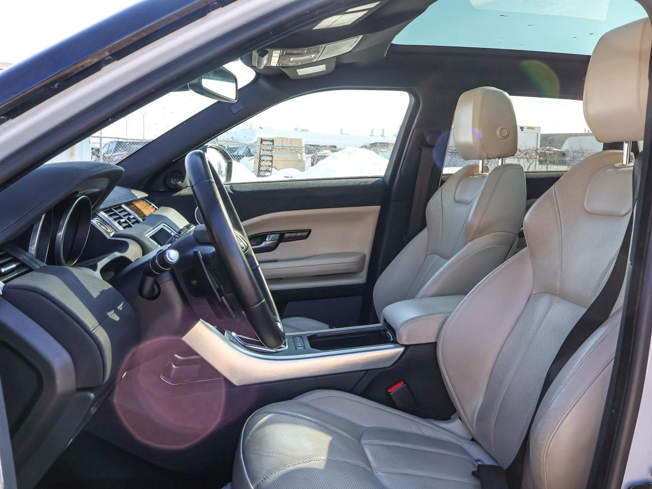 2016 Land Rover Range Rover Evoque HSE Photo