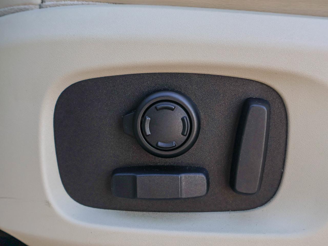 2016 Land Rover Range Rover Evoque HSE Photo