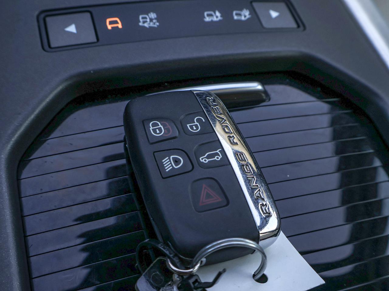 2016 Land Rover Range Rover Evoque HSE Photo