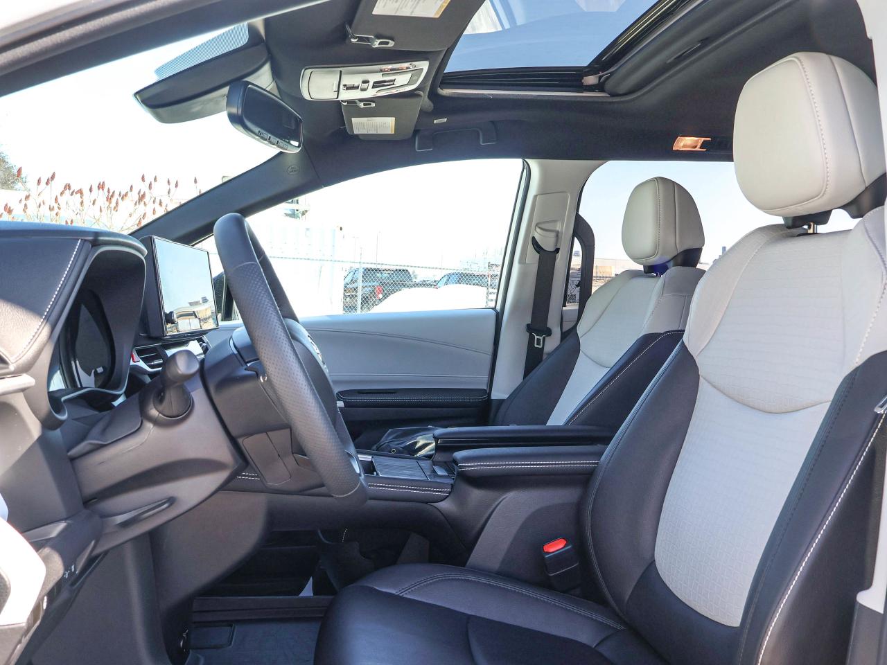 2025 Toyota Sienna XSE Photo