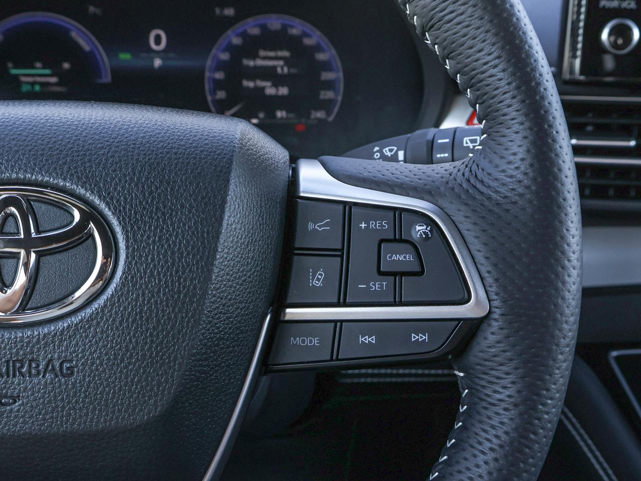 2025 Toyota Sienna XSE Photo