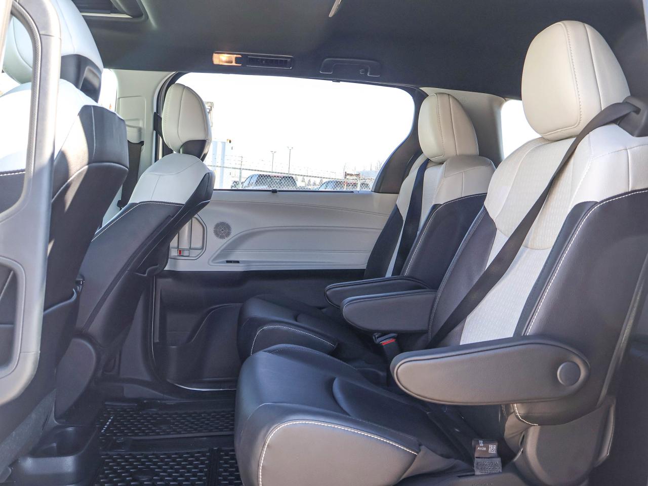 2025 Toyota Sienna XSE Photo