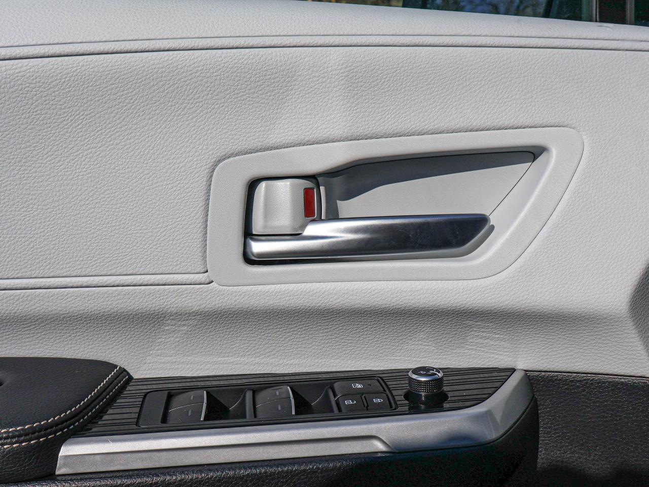 2025 Toyota Sienna XSE Photo