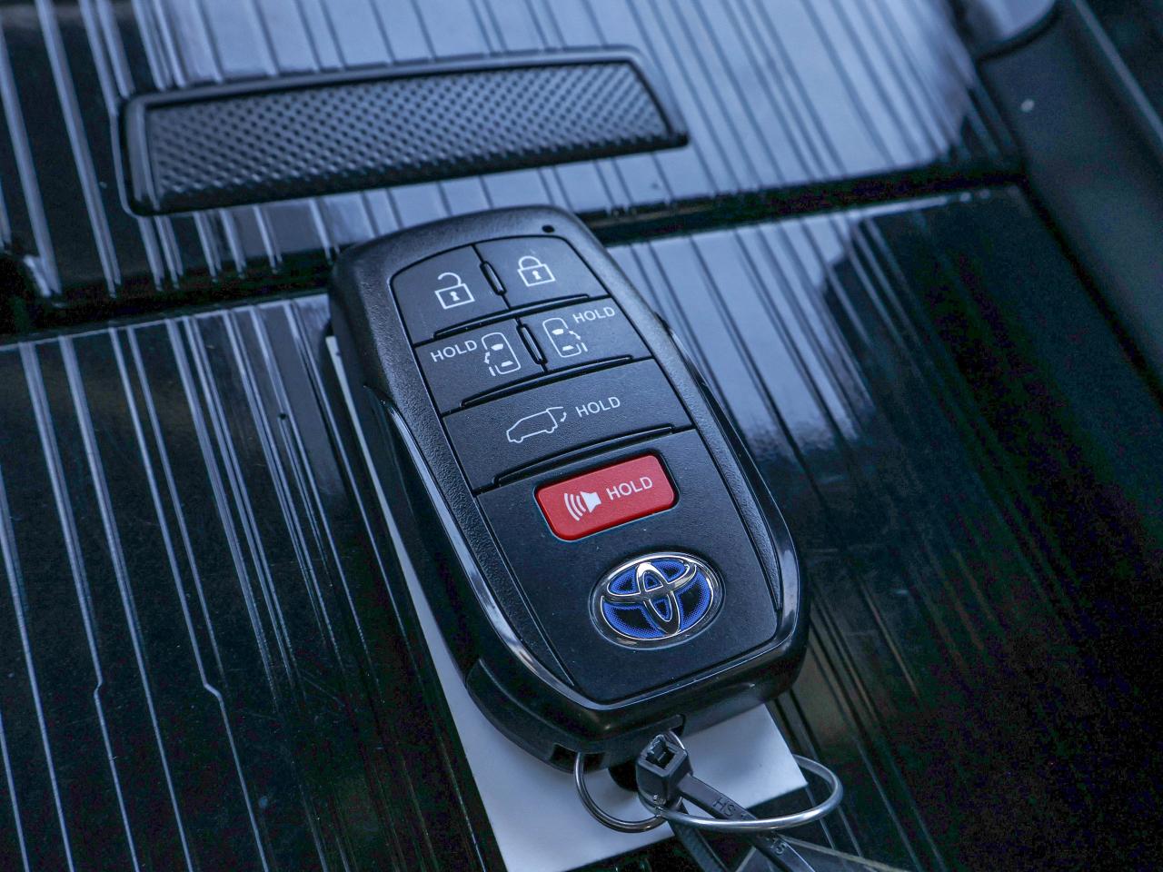 2025 Toyota Sienna XSE Photo