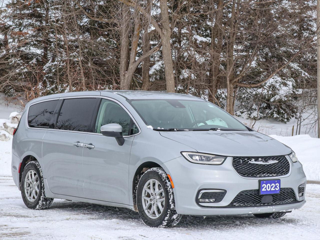 2023 Chrysler Pacifica Touring L Photo3