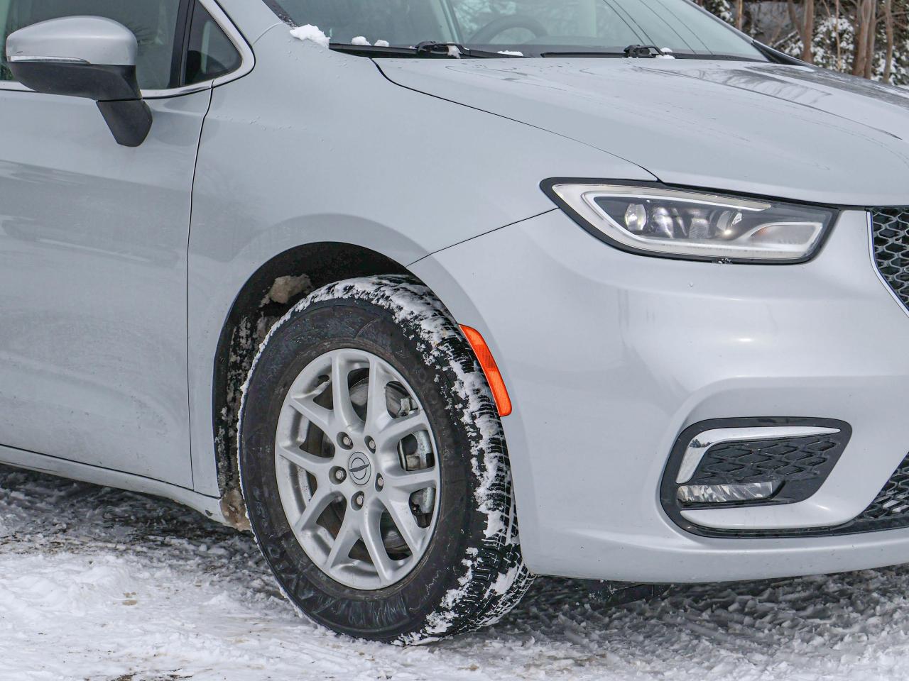 2023 Chrysler Pacifica Touring L Photo4