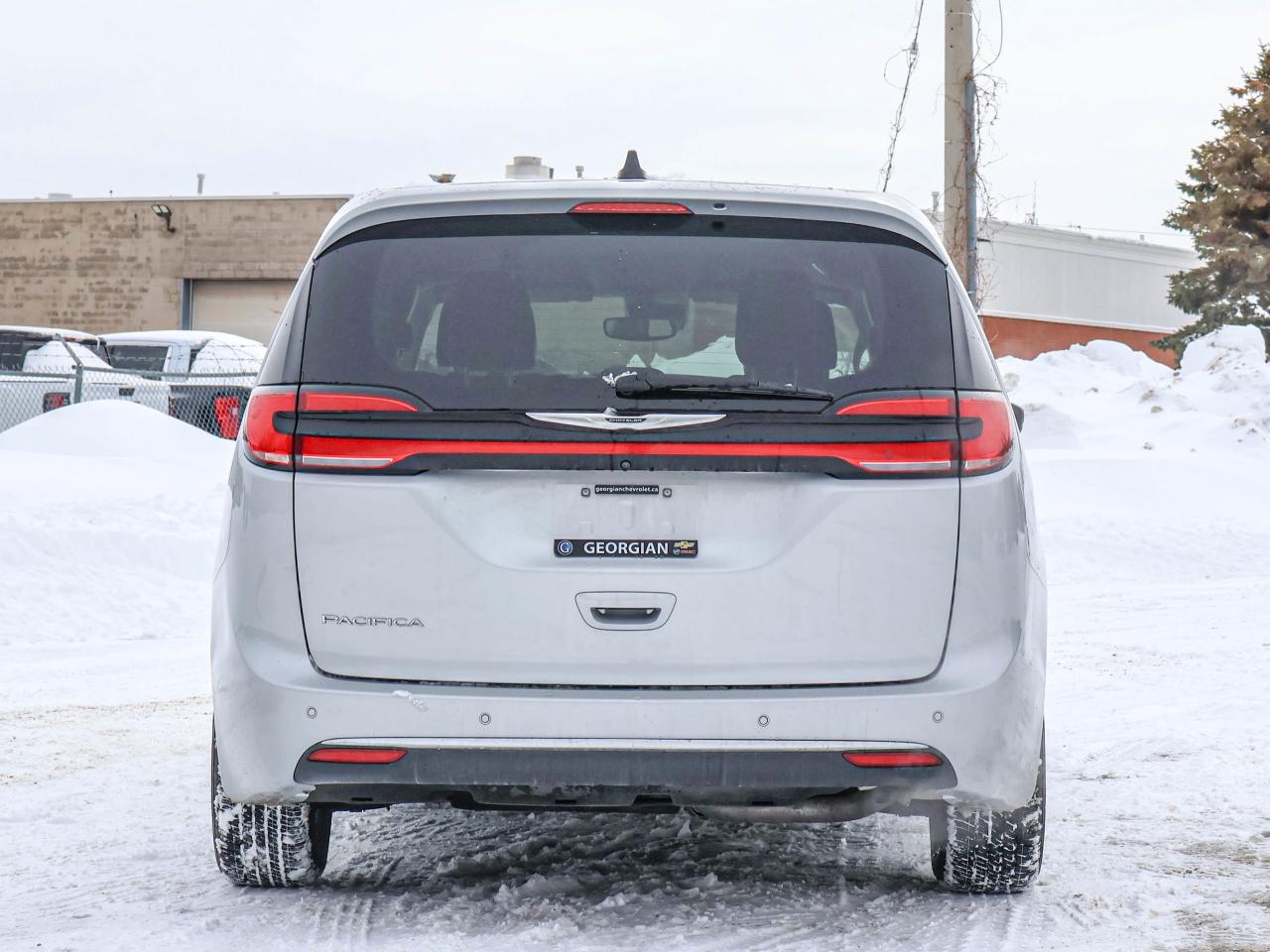 2023 Chrysler Pacifica Touring L Photo
