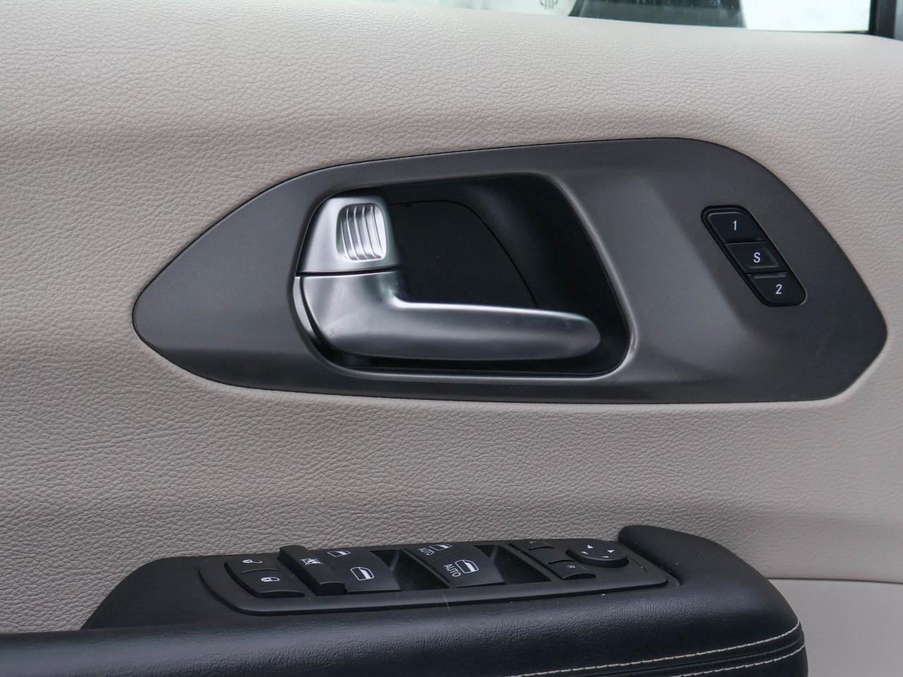 2023 Chrysler Pacifica Touring L Photo