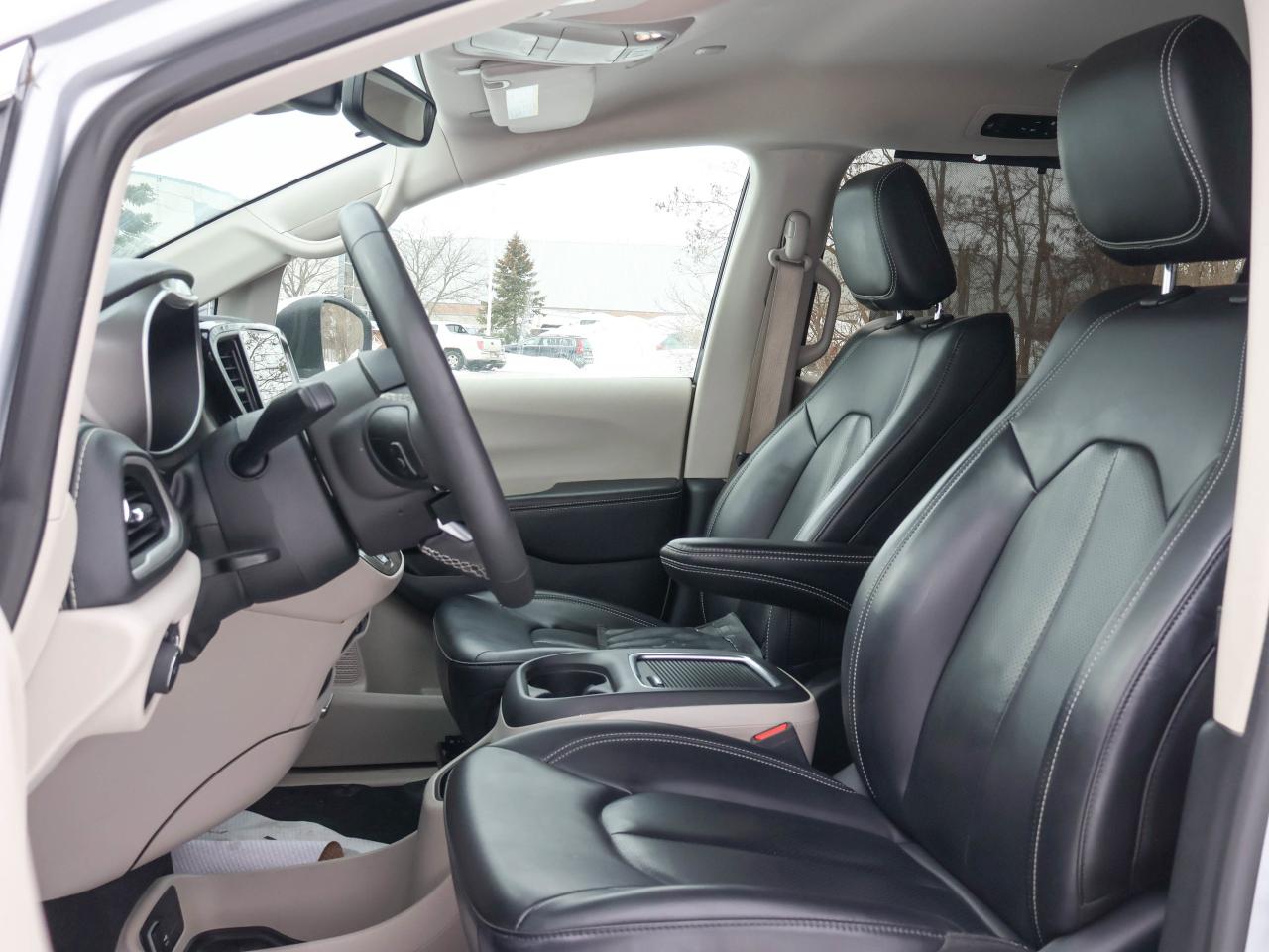 2023 Chrysler Pacifica Touring L Photo