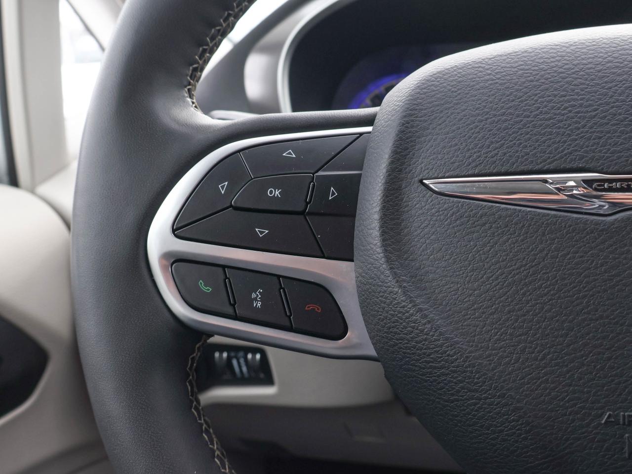 2023 Chrysler Pacifica Touring L Photo