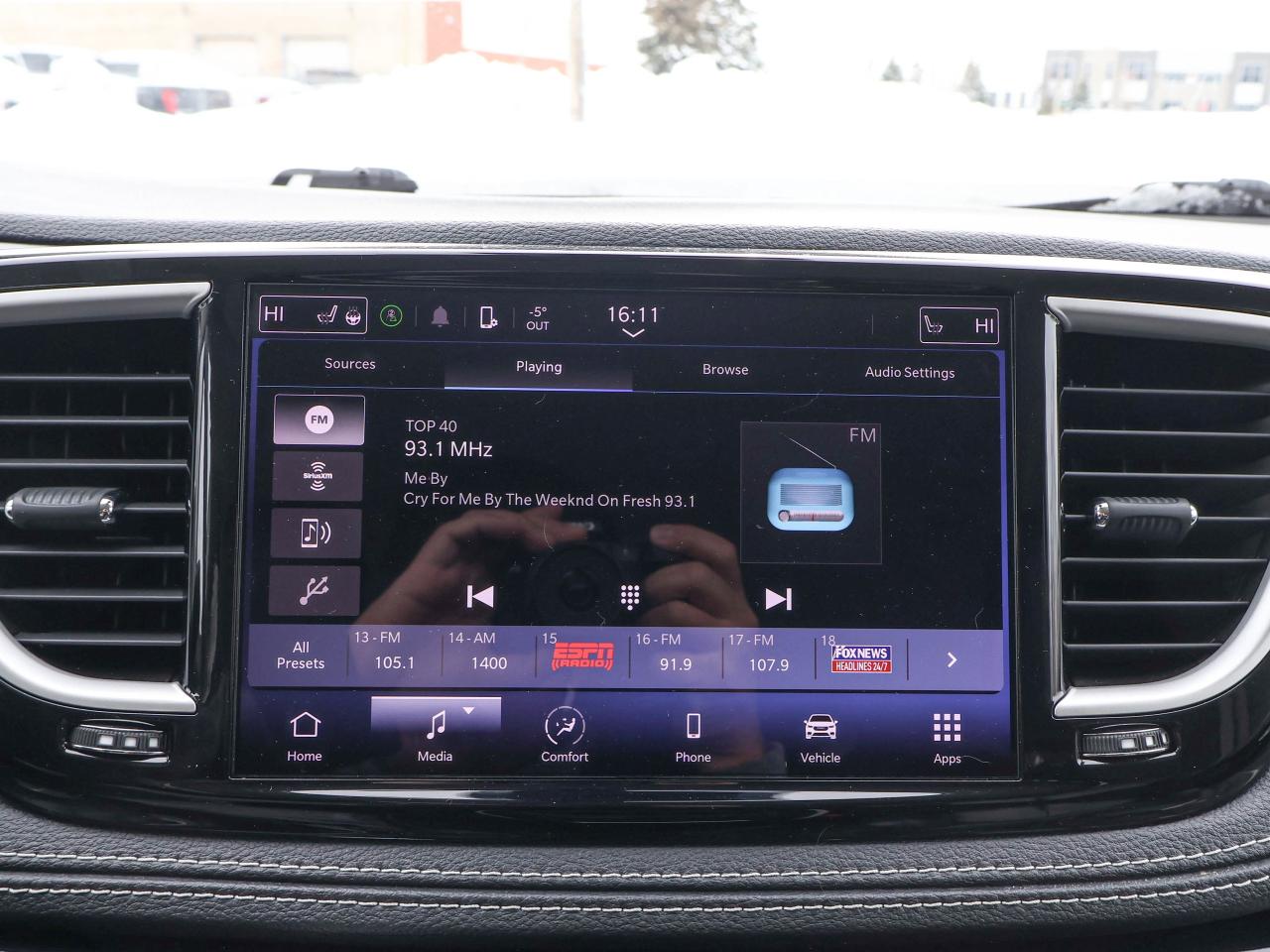 2023 Chrysler Pacifica Touring L Photo